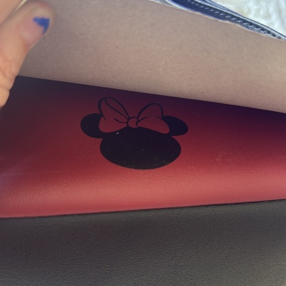 Loungefly New with Tag/Bag backpack Minnie Mouse Black & Burgundy Quilted Disney - Picture 7 of 11